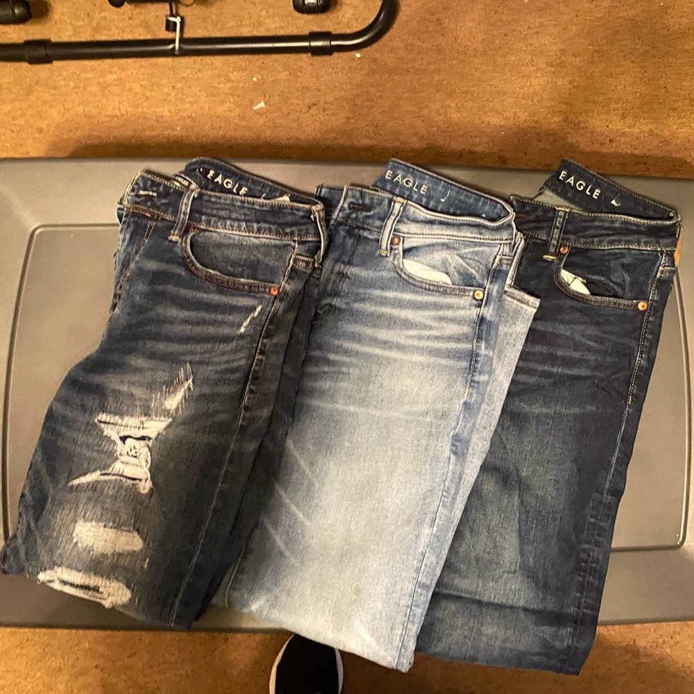 3 pair American Eagle Outfitters men’s jeans